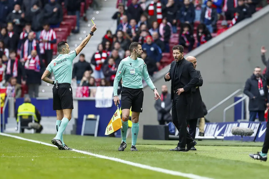 Atletico thua Real 4 điểm, Simeone lên tiếng về quả penalty của Villarreal