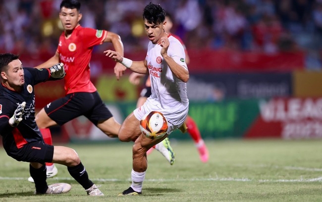 Ảnh bài viết HLV Kim Sang-sik nhìn Filip Nguyễn bị lừa qua, Hải Phòng thắng nhọc Hà Tĩnh