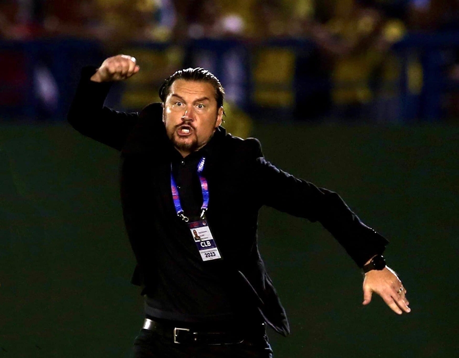 Ảnh bài viết Lại bị rút thẻ, HLV Popov nói gì về trọng tài?