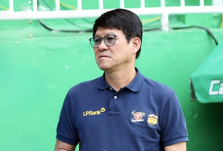 Ảnh bài viết HLV Vũ Tiến Thành: HAGL 'bị cướp bàn thắng'