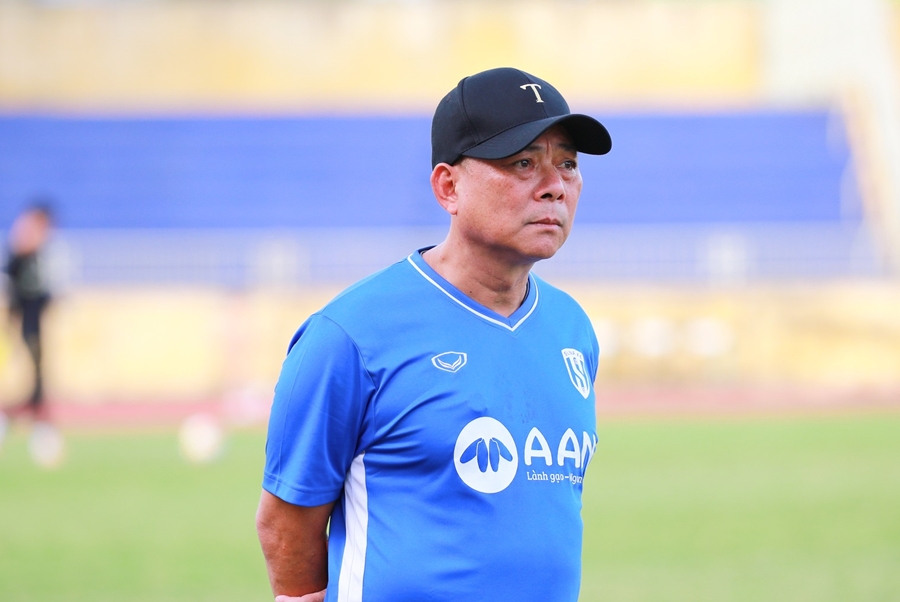 Ảnh bài viết Thua trên sân nhà, HLV SLNA phát rầu