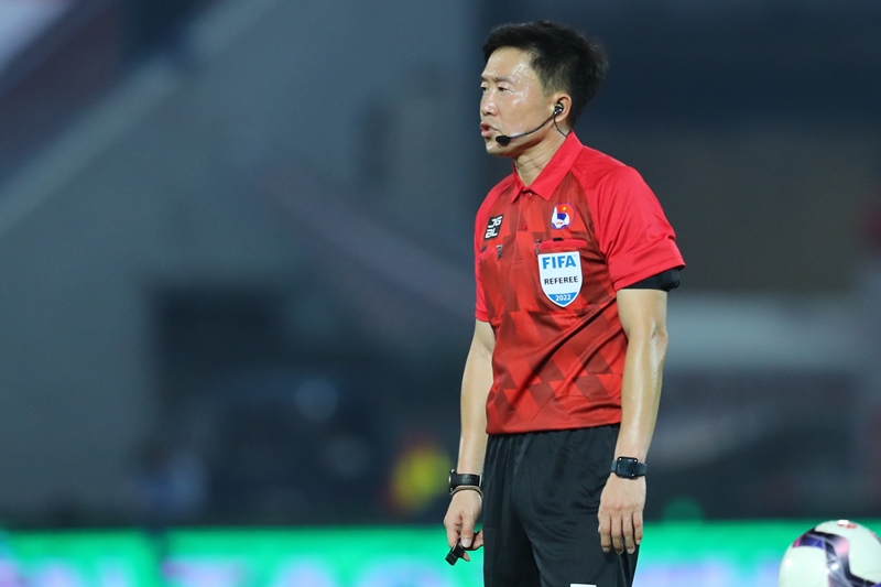 Ảnh bài viết VPF mời trọng tài ngoại bắt 2 trận SLNA và Hà Nội