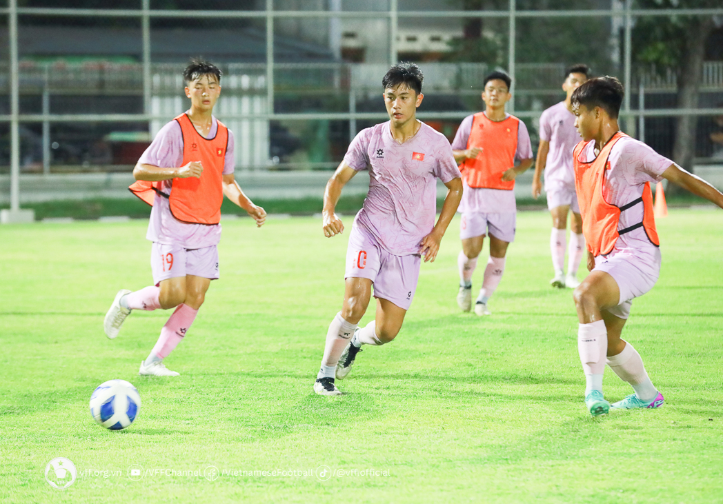 Sau màn hủy diệt 15-0, U16 Việt Nam tập trung cho màn chạm trán Campuchia