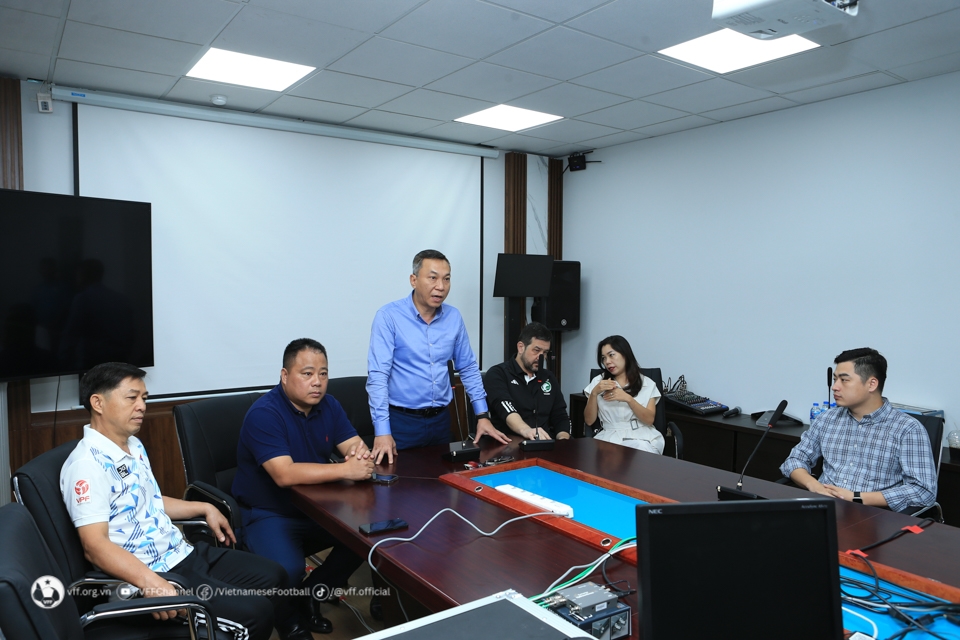Ảnh bài viết Tranh thủ quãng nghĩ V-League, VFF tập huấn trọng tài VAR