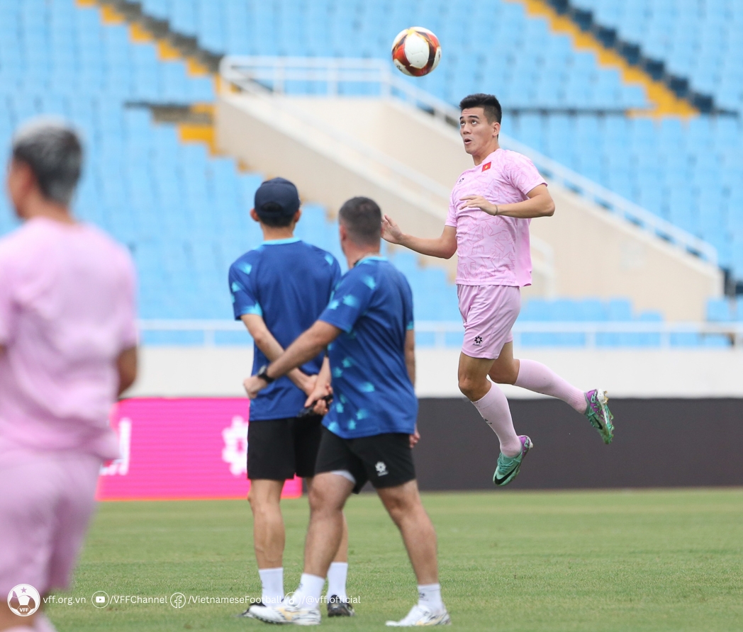 Ảnh bài viết Đội tuyển Việt Nam luyện tập bóng bổng và dứt điểm trước trận gặp Philippines