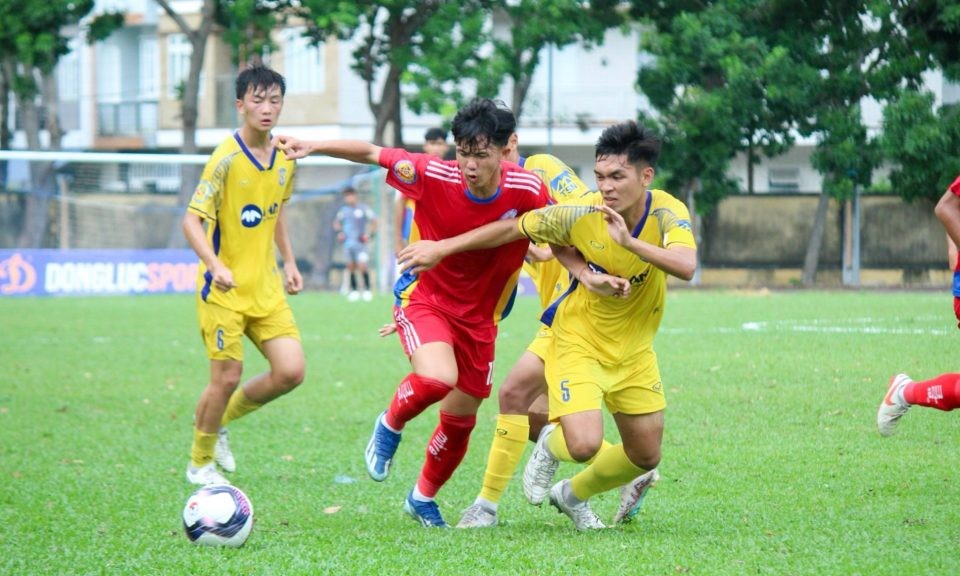 Thắng hủy diệt, SLNA lách khe cửa hẹp vào tứ kết U17 Quốc gia