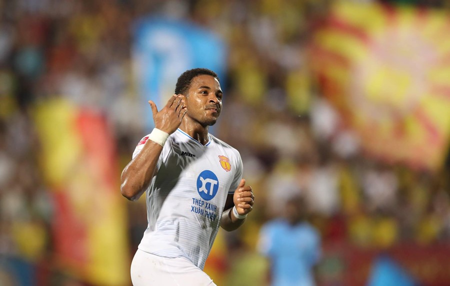 Ảnh bài viết Nam Định thắng lớn ở V-League Awards 2024, Rafaelson quá xuất sắc