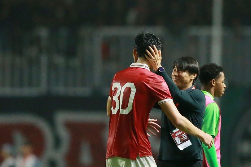 Mặc dư luận, HLV Shin Tae-yong ra quyết định tàn nhẫn với sao nhập tịch