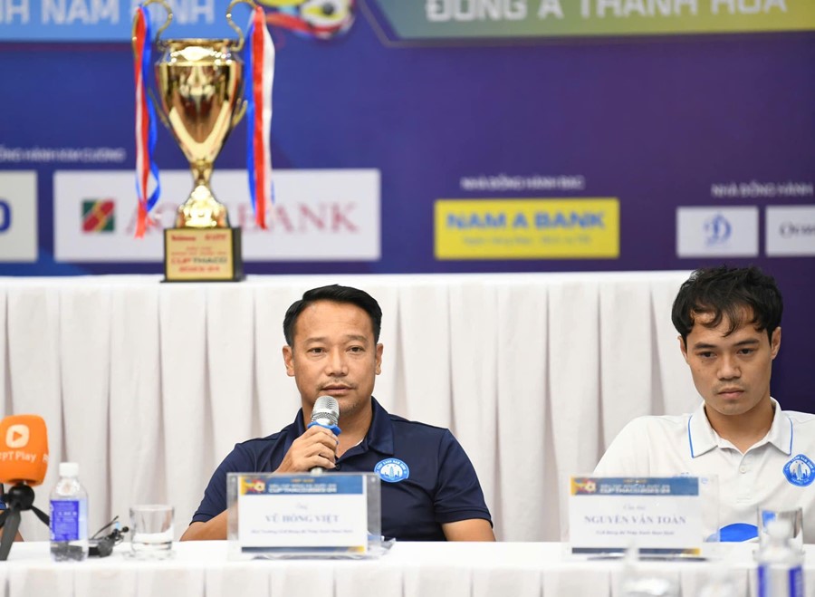 HLV Nam Định dành lời khen cho đồng nghiệp Popov trước trận Siêu Cup