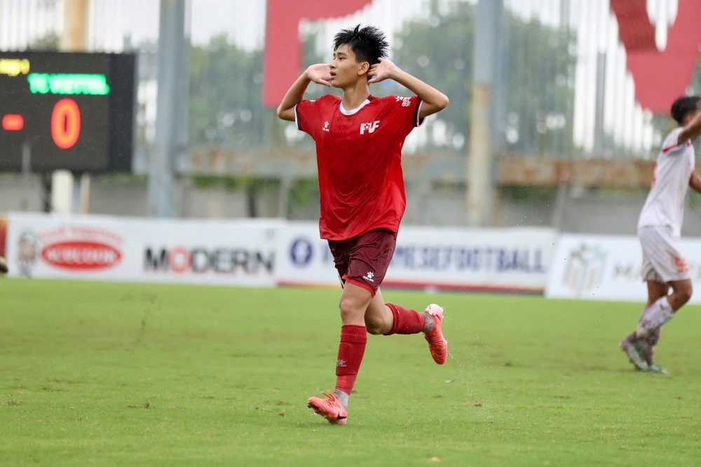 Bán kết U15 QG: Ngựa ô hạ đẹp Thanh Hóa, Thể Công Viettel bại trận dù đá hơn người