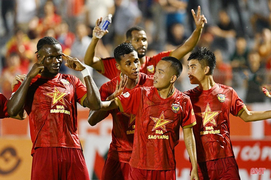 Ảnh bài viết Thua Hà Tĩnh, HLV Nam Định đổ cho thiếu Rafaelson