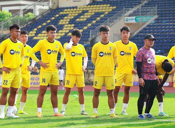 Ảnh bài viết SLNA đối mặt bão chấn thương trước trận gặp HAGL, TP HCM là đội duy nhất thắng vòng 1 U19 nữ QG