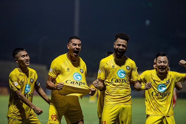 Lucao xâu kim Xuân Hoàng, Đình Triệu vẫn không thể ngăn Thanh Hóa ngược dòng