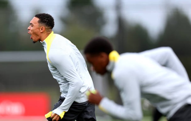Real để mắt, Owen ra lời khuyên cho Alexander-Arnold