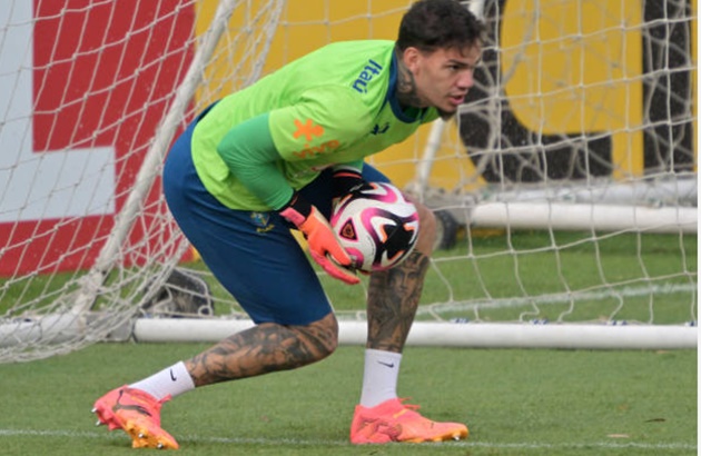 Ederson ra đi, Pep đã sẵn sàng cho kịch bản mới