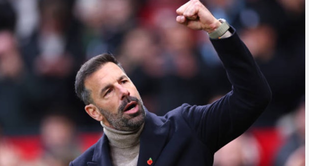 Dàn sao Man United tri ân Ruud van Nistelrooy, NHM rơi nước mắt