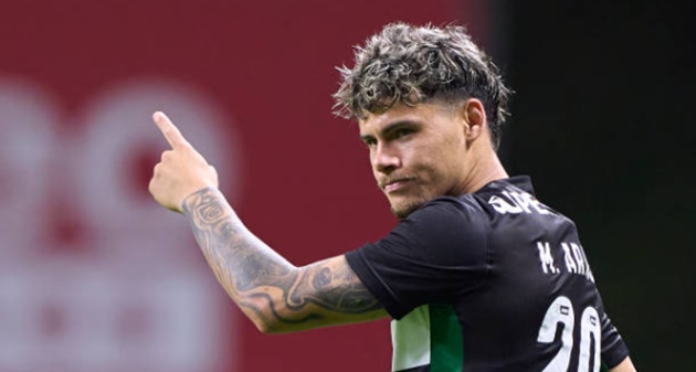 Man City vượt mặt M.U trong thương vụ Maxi Araujo