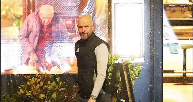 Ảnh bài viết Ten Hag lần đầu xuất hiện tại Manchester sau án sa thải