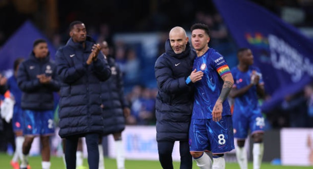 Chelsea mở tỷ số, Maresca gọi ngay Enzo Fernandez đến đường biên