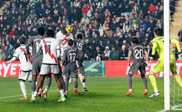 Real trả giá vì thử nghiệm thất bại của Ancelotti