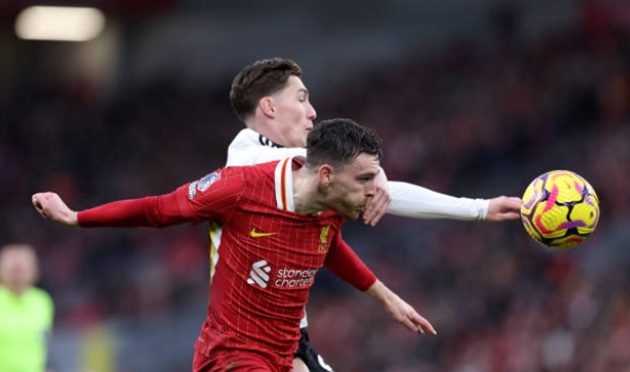 Carragher điểm mặt nhân tố có thể thay thế Robertson ở Liverpool