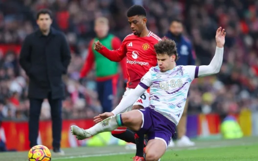 Carragher khuyên Liverpool chiêu mộ ngôi sao ám ảnh Man United