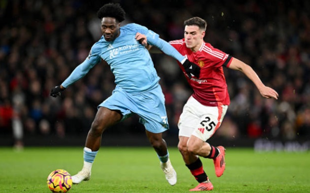 Fan M.U phẫn nộ với bình luận của Sky Sports