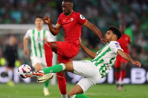 Ảnh bài viết Crystal Palace kiếm người thay Guehi, Barca mừng thầm