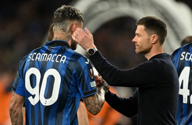 Cử chỉ đẳng cấp của Xabi Alonso sau trận chung kết Europa League 