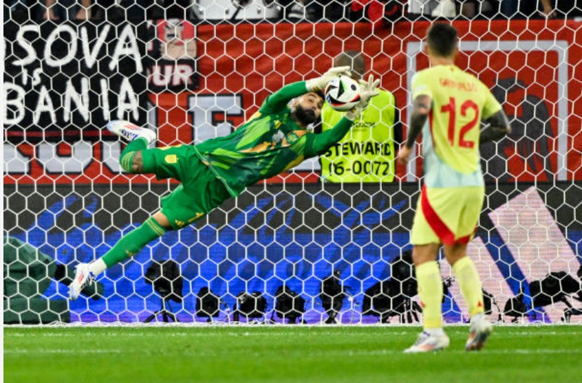 ''Người nhện'' Arsenal khiến Albania ngao ngán