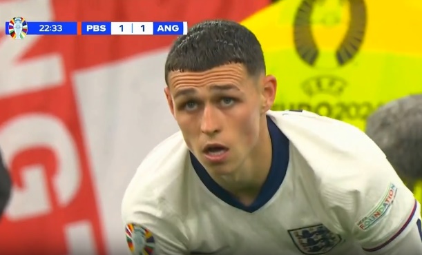 Ảnh bài viết Foden ngớ người với pha cản phá điểm 10