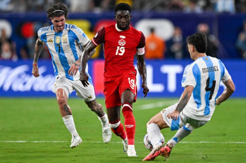Ảnh bài viết Alphonso Davies quay xe với Real