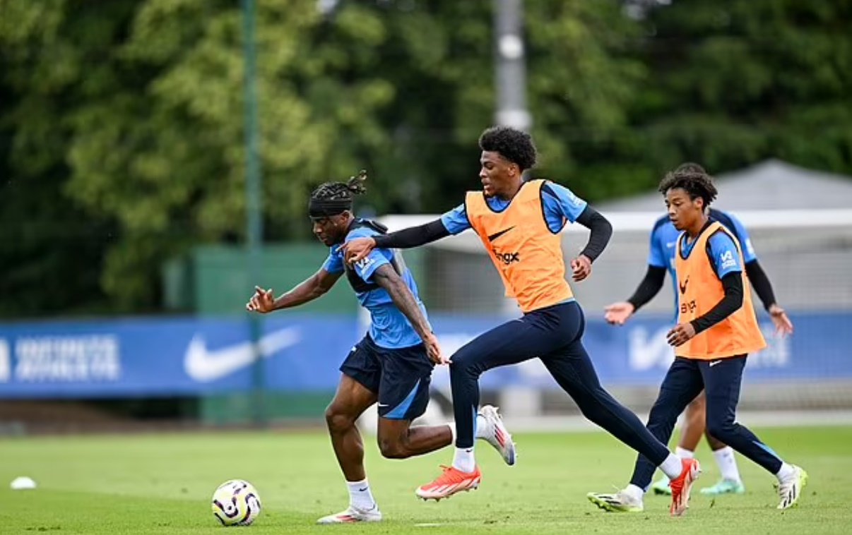 Khiến Maresca bất mãn, Madueke sắp cuốn gói khỏi Chelsea?