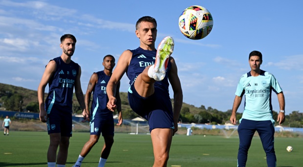 Ảnh bài viết Eddie Nketiah tiết lộ ''tuyệt chiêu'' của ban huấn luyện Arsenal