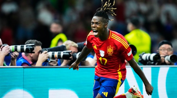 Ảnh bài viết Giám đốc Barca hủy chuyến bay, quay về chốt vụ Nico Williams