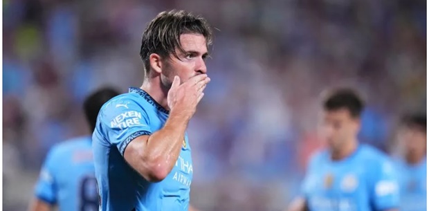 Jack Grealish làm gì sau khi sút tung lưới Barca