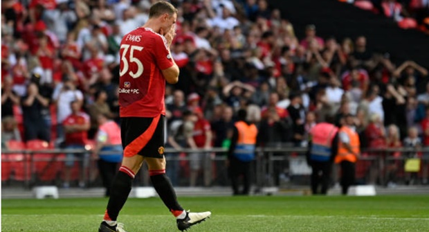 Đấu pen cân não, Man Utd nhìn đối thủ lên ngôi