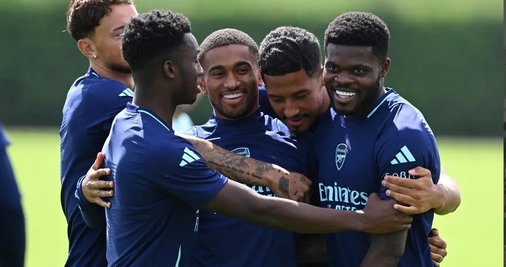 Ảnh bài viết Calafiori tập trung tuyệt đối; Dàn sao Arsenal cùng chung biểu cảm