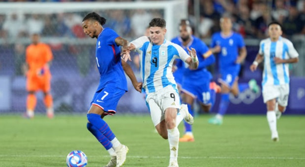 Ảnh bài viết Chốt giá 60 triệu euro, Atletico kéo Alvarez khỏi Man City