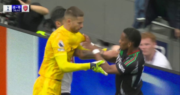 Ảnh bài viết Tranh chấp nảy lửa, Timber túm cổ áo Vicario