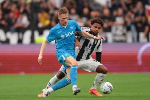 Conte giải thích cách Napoli thay đổi hệ thống với McTominay