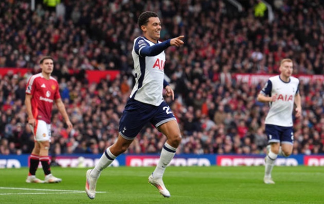 Ảnh bài viết Công cùn thủ kém, M.U phơi áo ngay tại Old Trafford