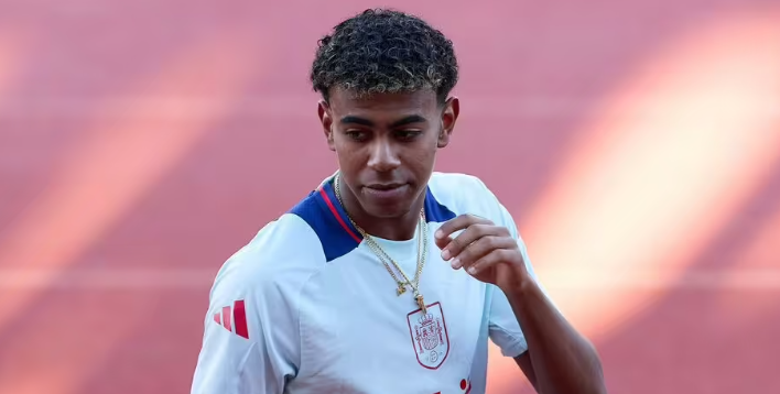 Ảnh bài viết Yamal ở lại khách sạn, bị giám sát khi đồng đội ăn mừng