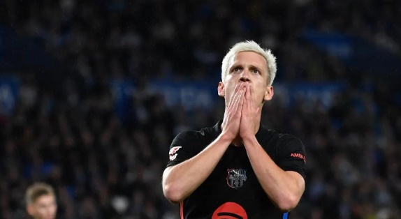 Barca lỗ bao nhiêu nếu không đăng ký được Dani Olmo?