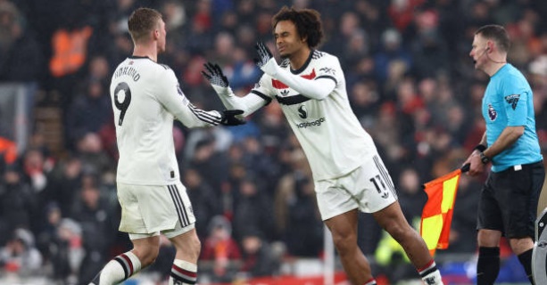 Chuyển nhượng tối 12/1: M.U trao đổi Zirkzee; Man City nhắm Tchouameni