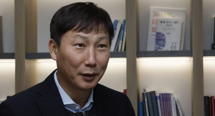 HLV Kim Sang Sik: Tôi đã lắng nghe lời khuyên từ thầy Park