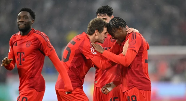 Thay Mathys Tel ngay hiệp hai, Kompany giải thích lý do