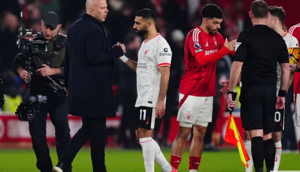 Biến cố của Liverpool mang lại hy vọng cho Arsenal 