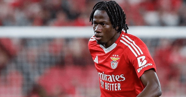 Benfica cắt hợp đồng, trả hậu vệ cho Man City