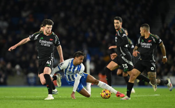Giấc mơ vô địch ngày càng xa vời với Arsenal